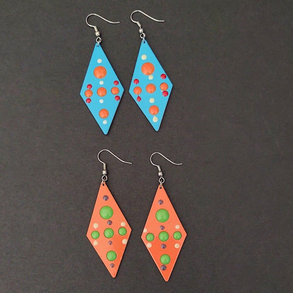 Pair of geometric metal earrings